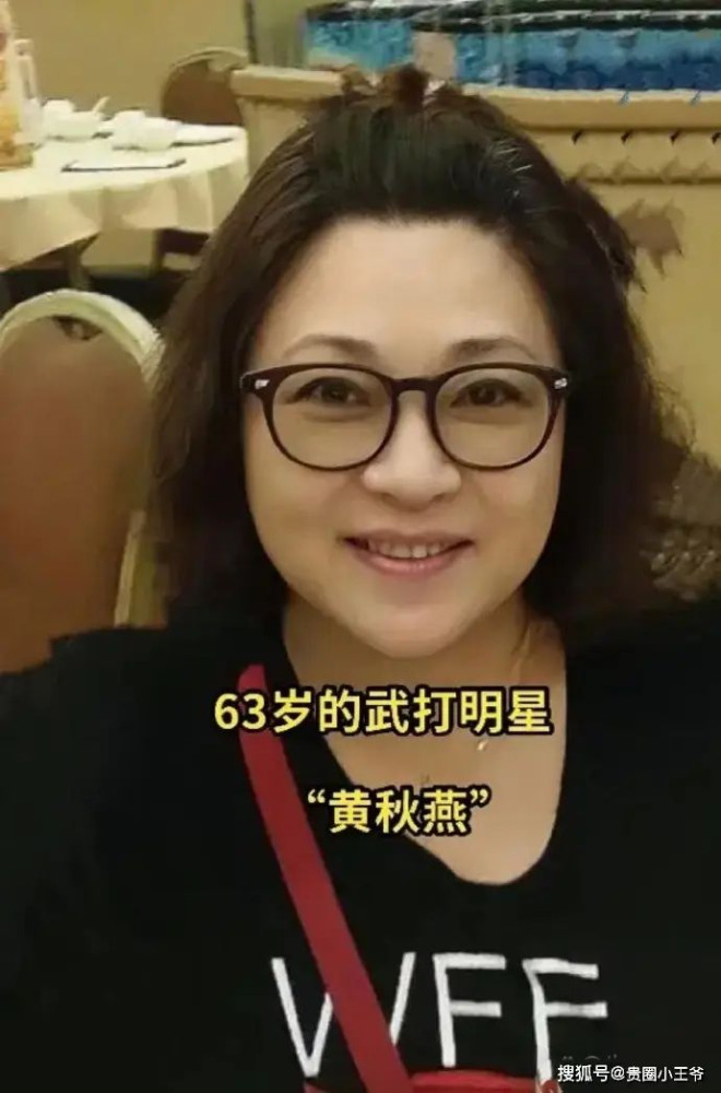 李连杰罕晒妻子近照，62岁利智断崖式衰老，远不如黄秋燕美艳动人