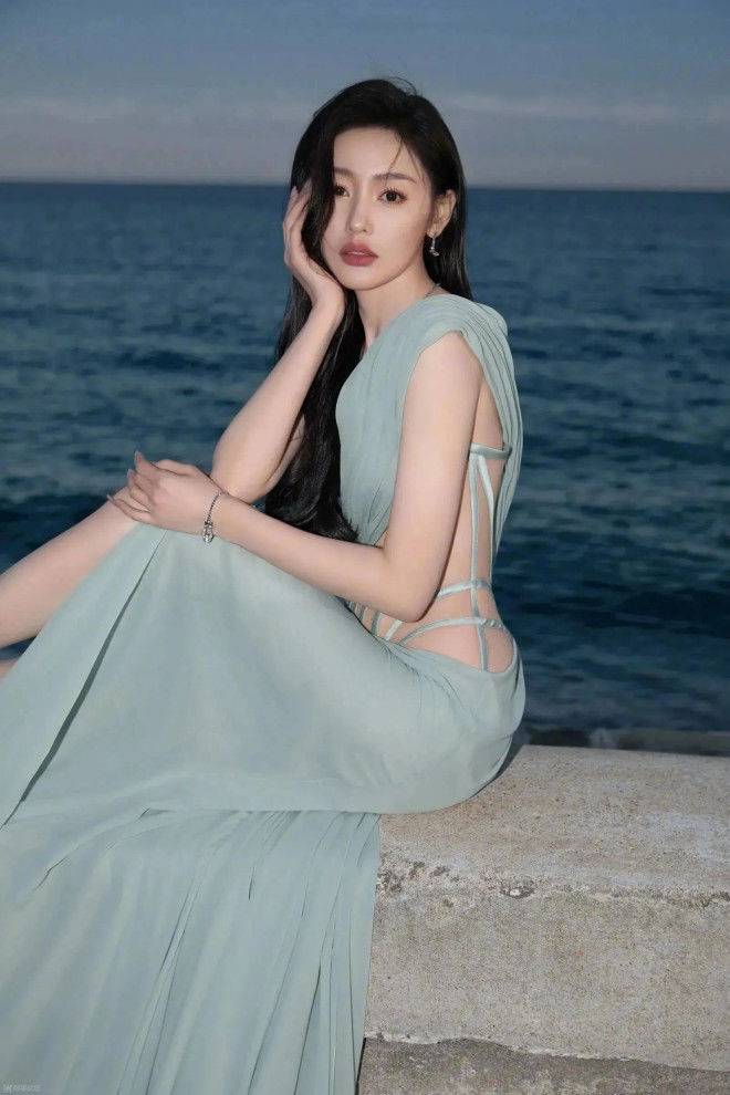 张天爱晒最新性感写真,创意裁剪展现完美身材,成熟又热辣 - 生活百态